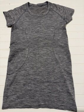 Lululemon Swiftly Tech Short Sleeve Shirt Grey Size 4 Athletic Running Top